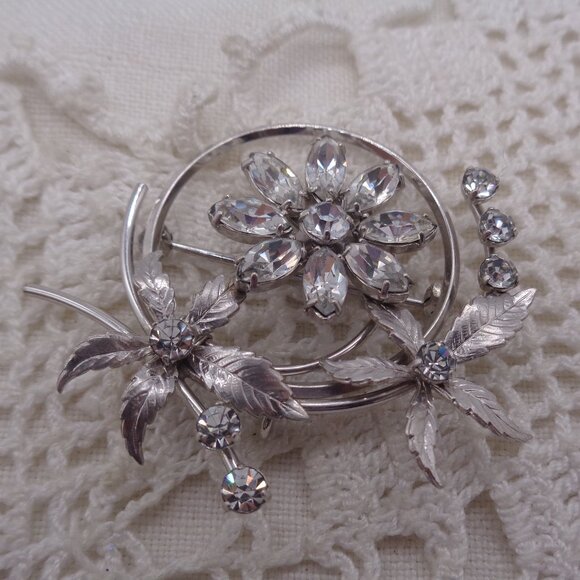 Vintage KREMENTZ Clear RHINESTONE Silver Tone FLOWER BROOCH - Picture 1 of 5